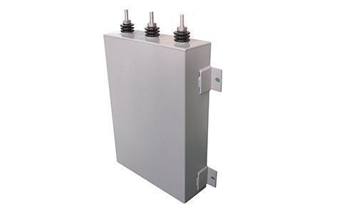 電容器的電容量一般是多少？可能與什么有關？
