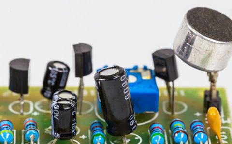 無功補償電容器漏油，可以繼續(xù)使用嗎？